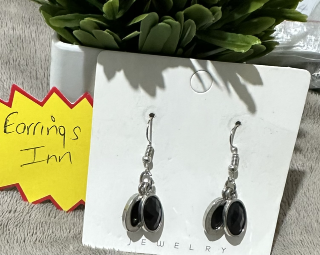 Black Dangling Earrings- BLKD31A