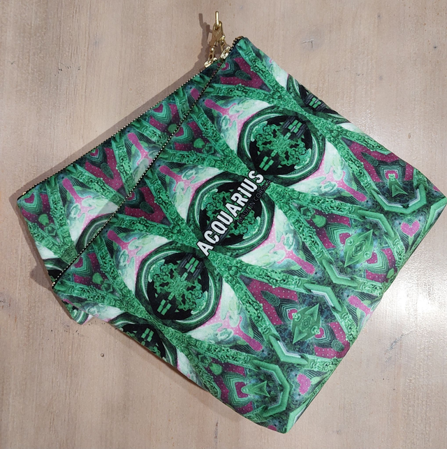 Valencia Vert. Pochette et trousse en velours.