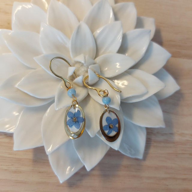 Boucles d'oreilles "Mya" pendantes fleurs séchées Myosotis acier inoxydable doré 