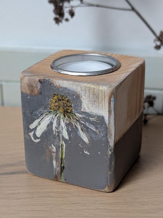 Daisy umbrella! - Tealight Holder Reclaimed Wood
