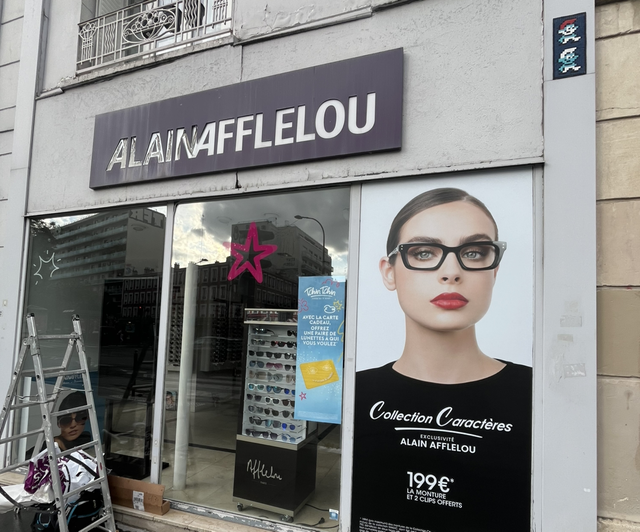 Prestation de Services :  Pose de film adhésif / Signalétique sur demandement