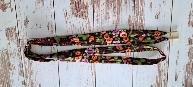 Lacets fleuris aubergine