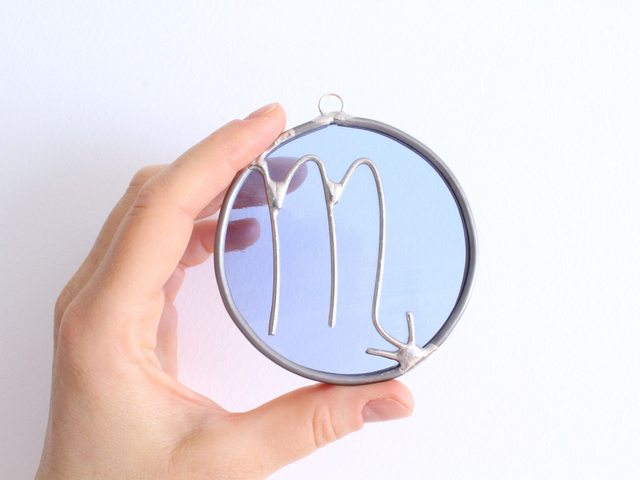 ♏ Suspension astro &quot;Scorpion&quot; en vitrail