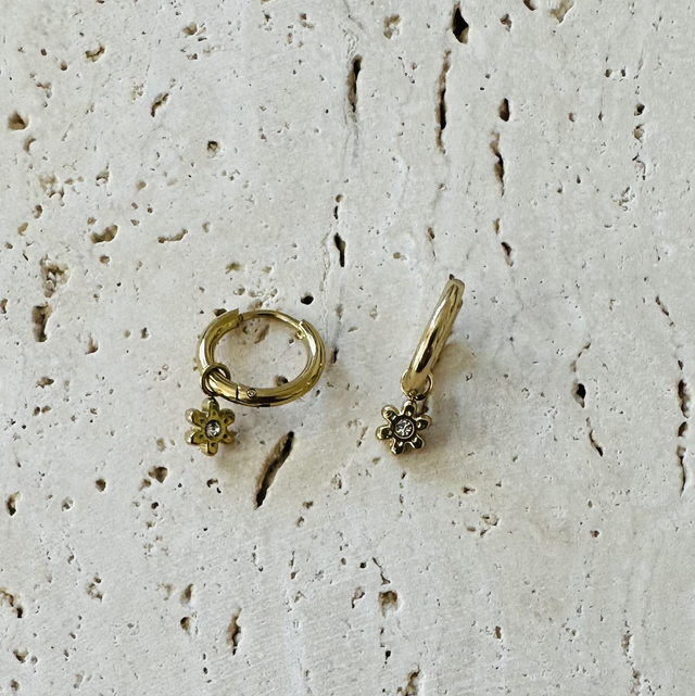 Oorbellen bloemetje goud 