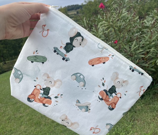 Trousse de toilette et 4 lingettes