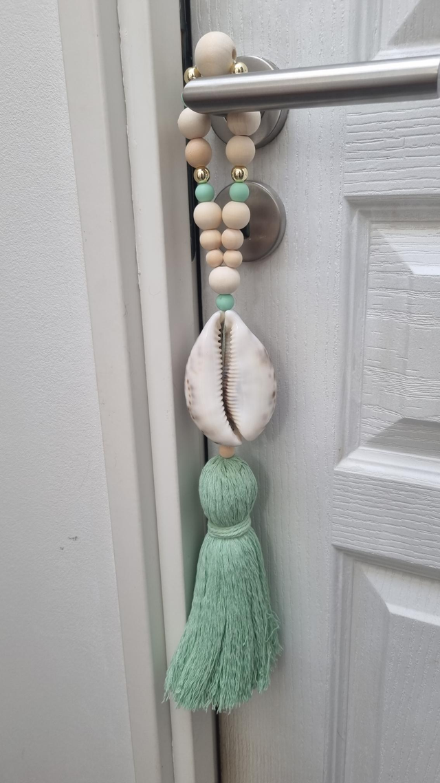 Embrasse coquillage tigris pompon vert d'eau