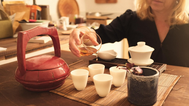 Verseuse à thé élégante