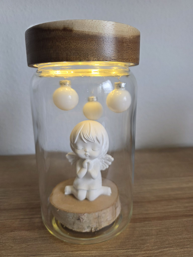Engel im Glas mit Beleuchtung