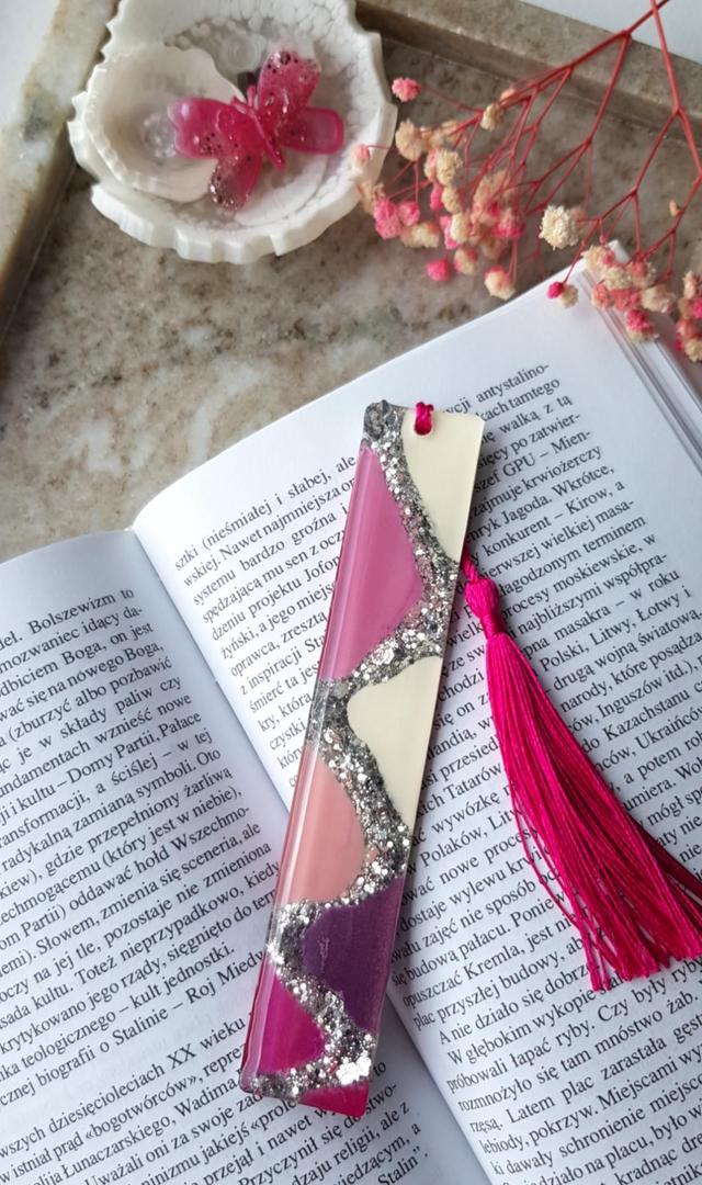 Pastel bookmark with glitter 