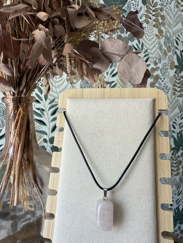 Collier Pendentif en Quartz rose sur Cordon noir ou Chaine Inox