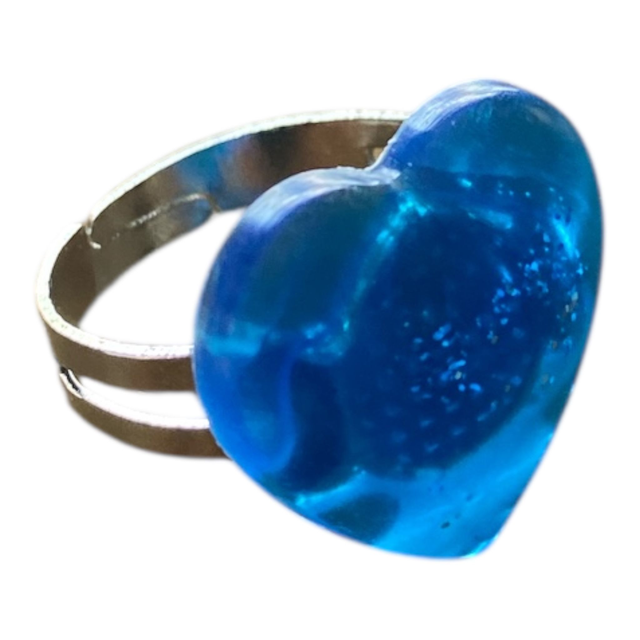 Bague ajustable cœur en résine bleue 