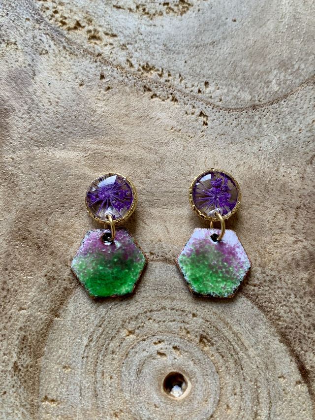 Pièces uniques - Boucles d&#039;oreilles émail et fleurs séchées