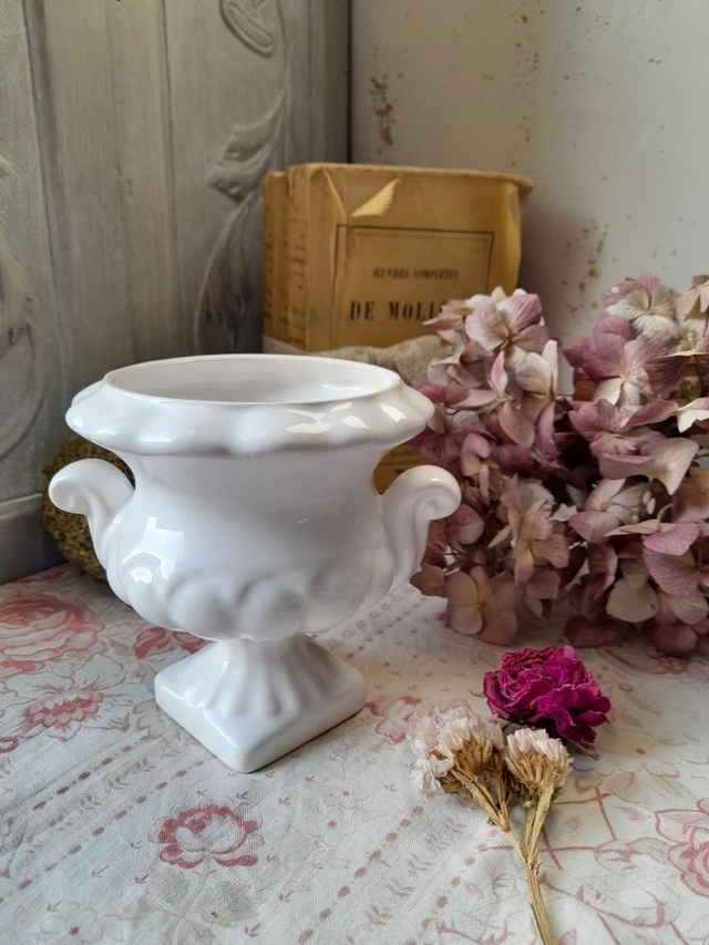 Vase Médicis en porcelaine blanche