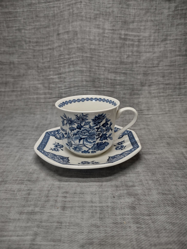 J. &amp; G. Meakin | Kop (diameter 7 | hoogte 6) en 8-kantig Schotel (diameter 13 | hoogte 2 cm) ‘Old Pekin’ motief in blauw | Vintage