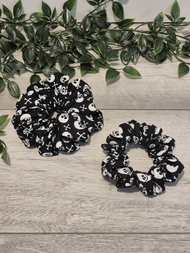 Black & White Skulls Cotton Scrunchie