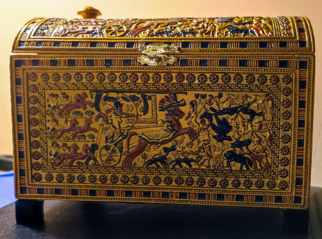 Boîte à bibelots peinte égyptienne