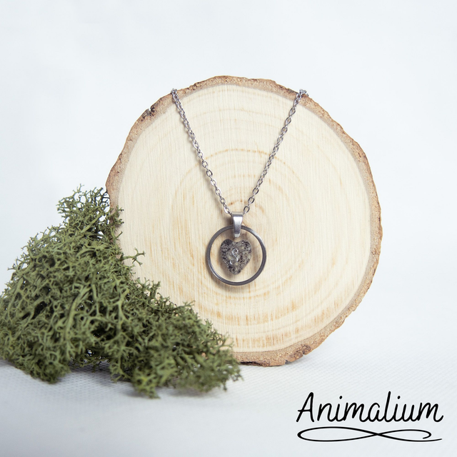 Collier cercle plat cœur cendre