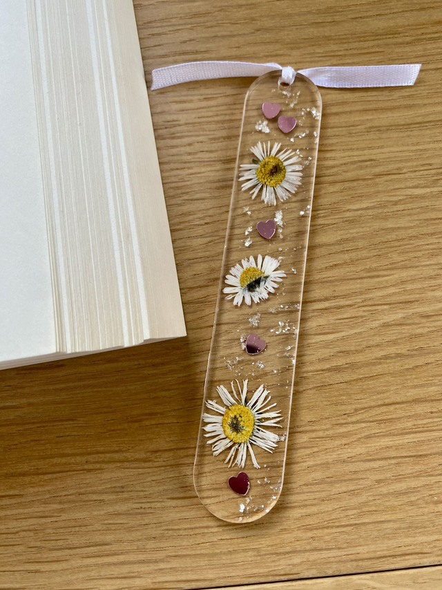 Marque page arrondi - pâquerettes et coeurs