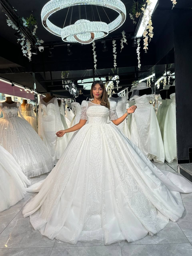 Robe de Mariée Princesse avec Paillettes Manches courtes Épaulée / Réf : RMP30