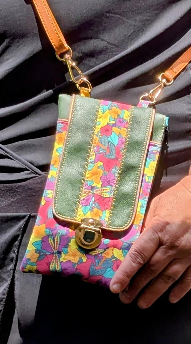 Pochette compacte Holly