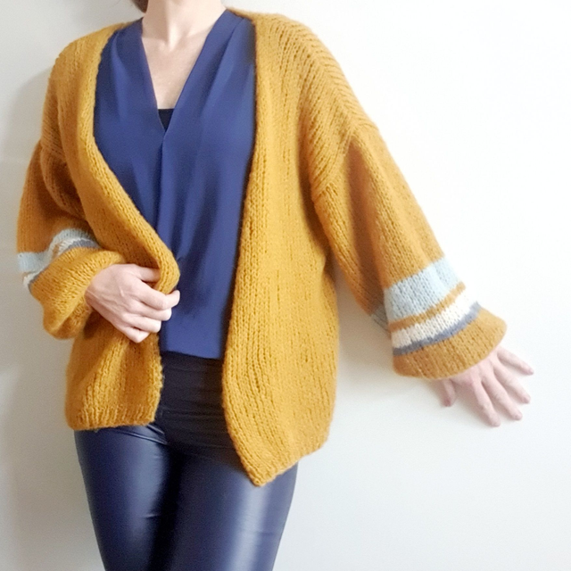 Handgebreid luxe damesvest in zachte alpaca en zijde met ballonmouw