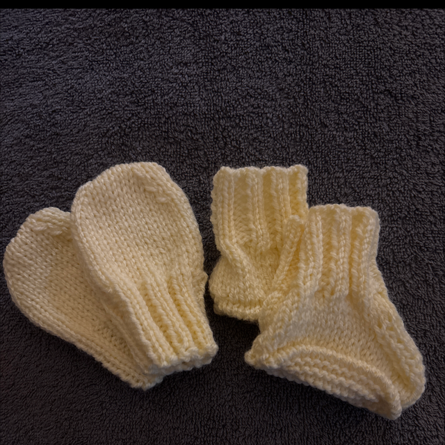 Lemon mitts and Boottees 