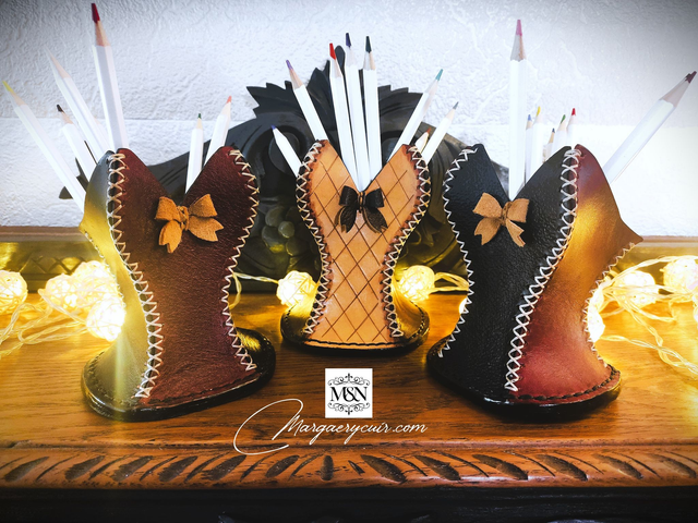 Porte-crayon bustier en cuir