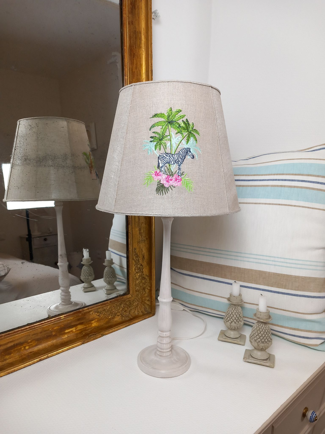  Abat-jour pour lampe de table en lin artisanal brodé - broderie "Savane Africaine" 