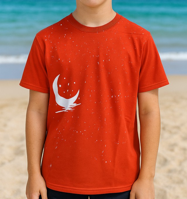 Maglietta "Spicchio di luna e stelle" dipinta a mano dai ragazzi di Nisida