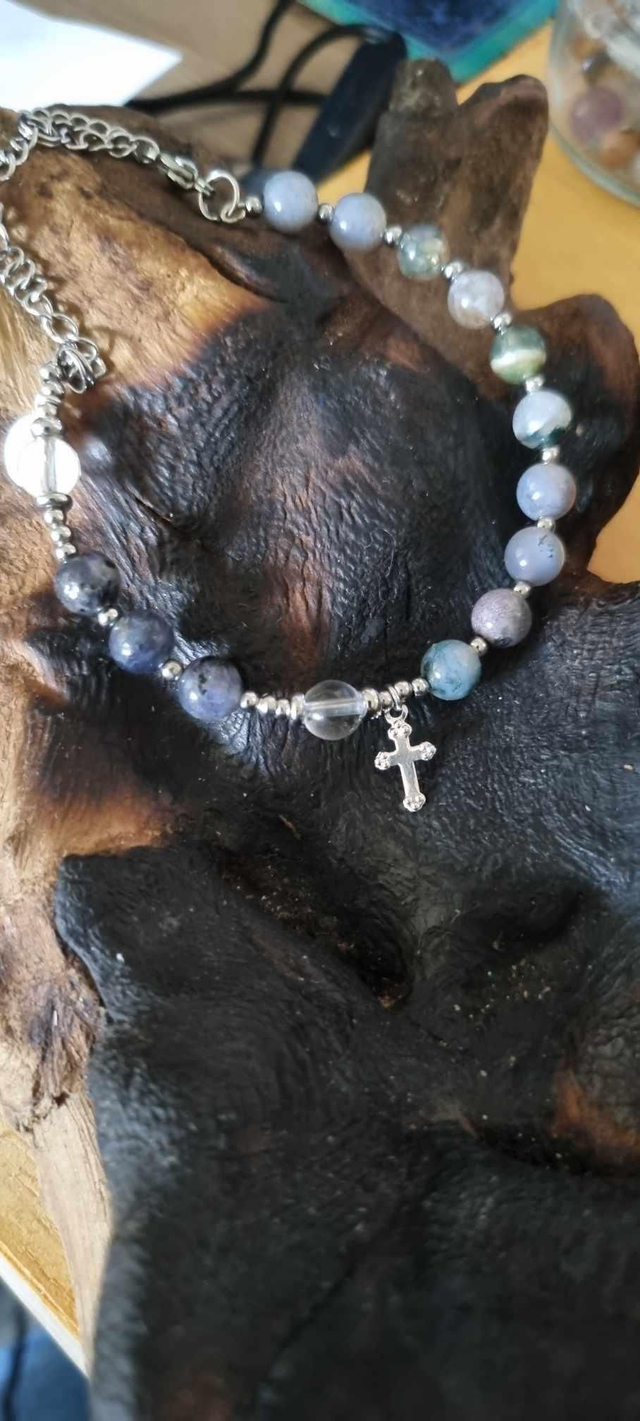 Agate indienne, cristal de roche et cordierite 