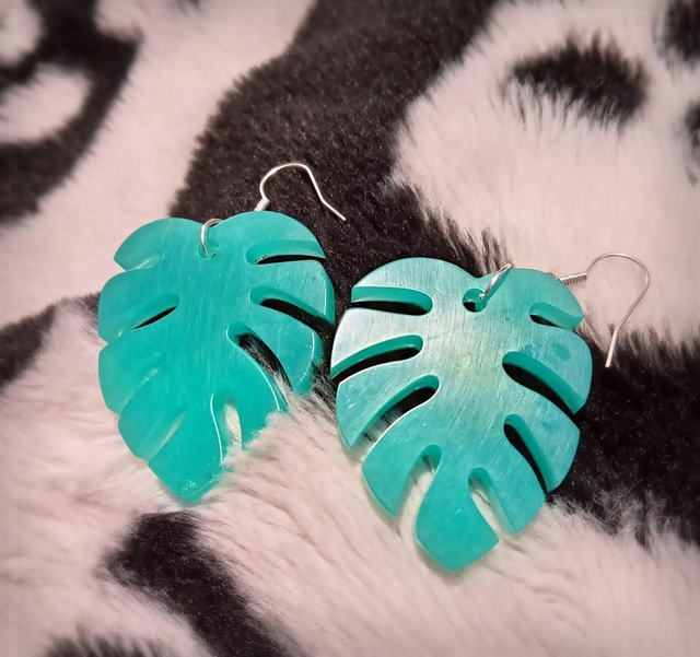 Large Monstera Green Handmade Resin earrings (please keep out of heat + prolonged time in the sun)