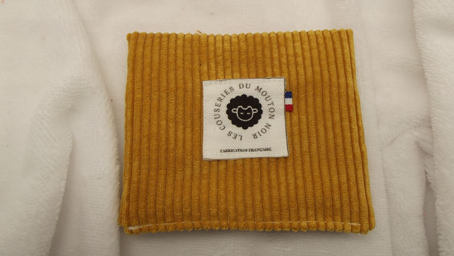 Porte monnaie couleur moutarde en velours cotelé