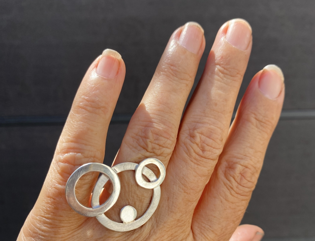 Bague « Là l’eau » 4 gouttes en argent brossé et poli