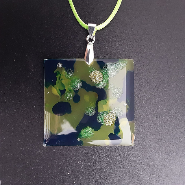 Pendentif grand carré collection vaporeux-Harmonie de vert mousse et bleu profond