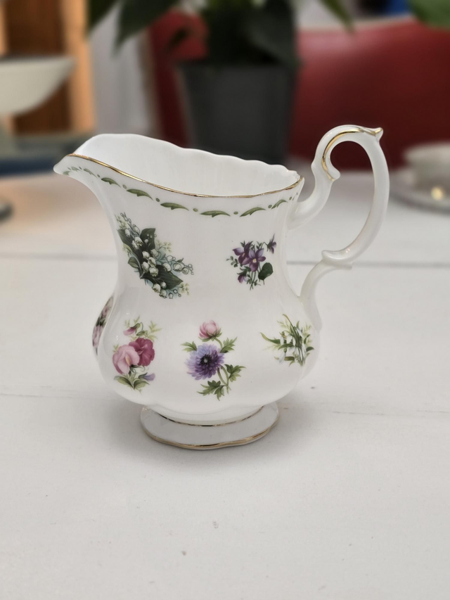 Pot à lait Royal Albert 