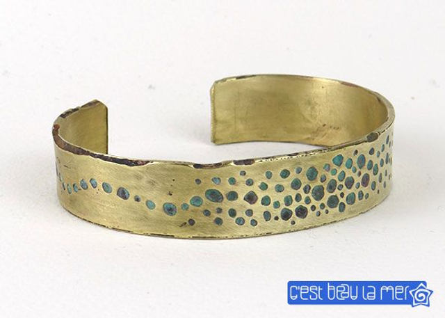 Bracelet laiton gravé patiné
