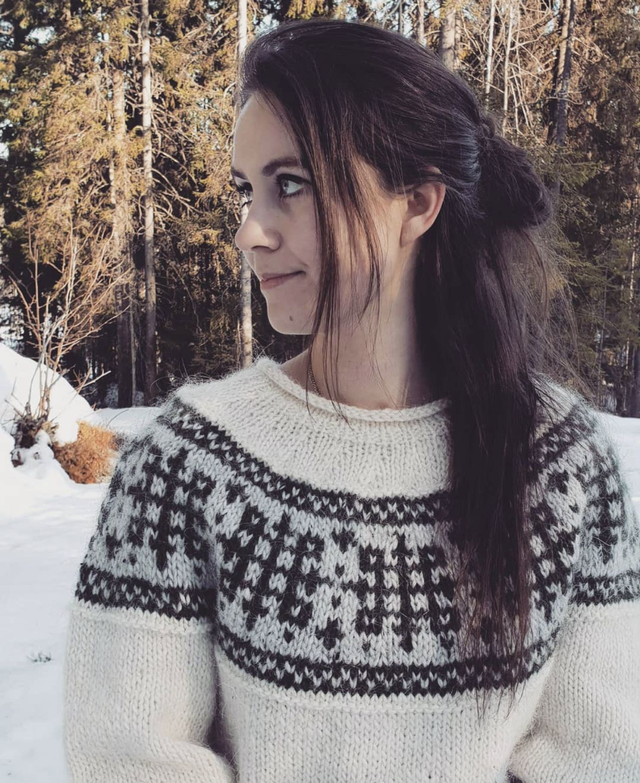 Pilgrim Sweater Kit - Col 01 (White Álafosslopi) - Wool &amp; Pattern - Linka Neumann