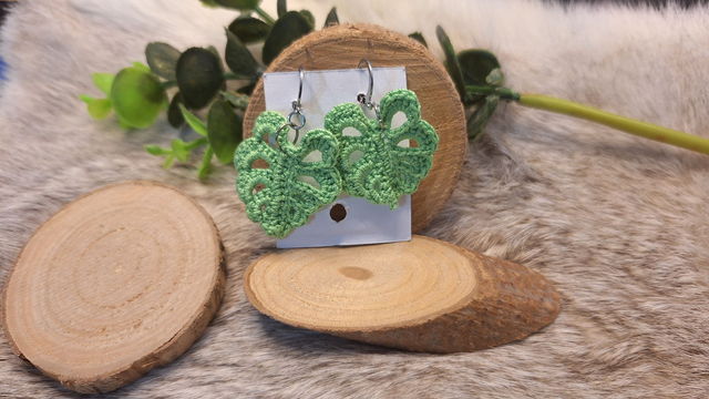 2004. Monstera oorbel