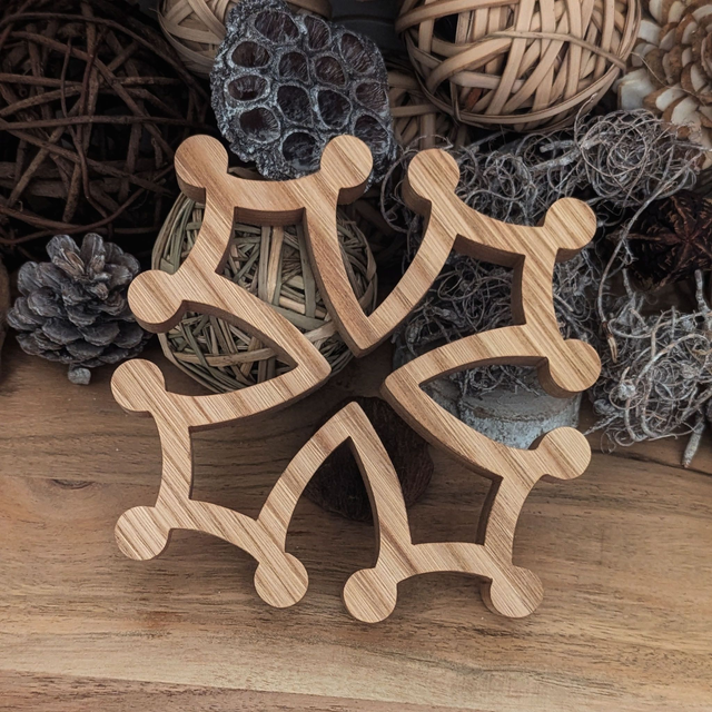 Croix occitane en châtaignier