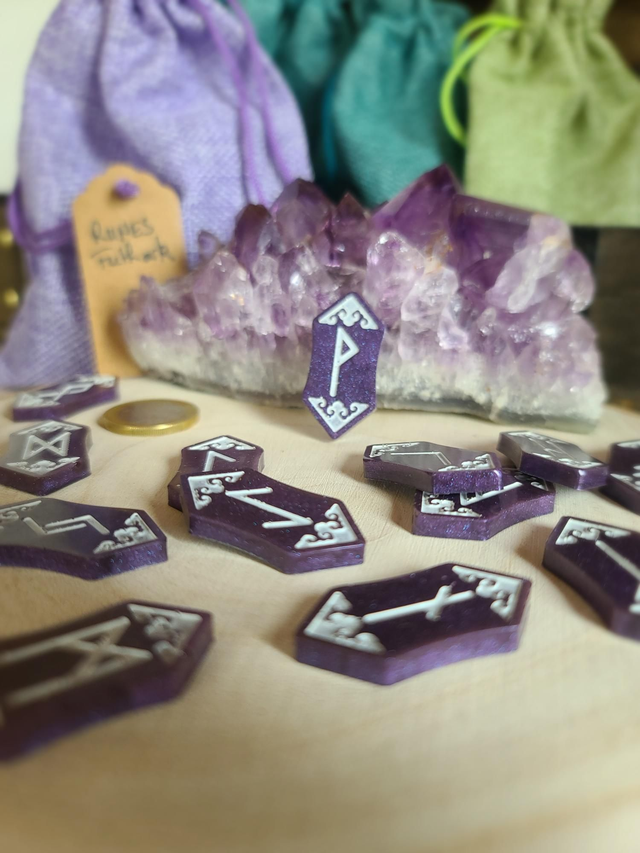 Runes Futhark 💜 Violette caméléon 