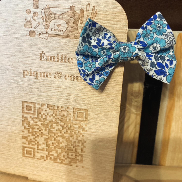 Barrette noeud fleurs bleues 