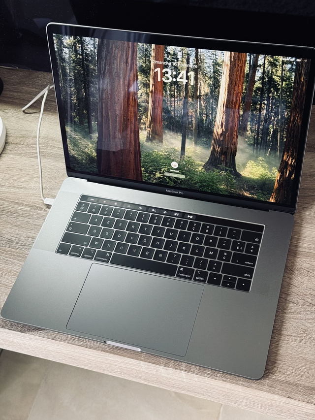 Macbook Pro 15&quot; 2019 i7 2.6Ghz 32Go 512Go