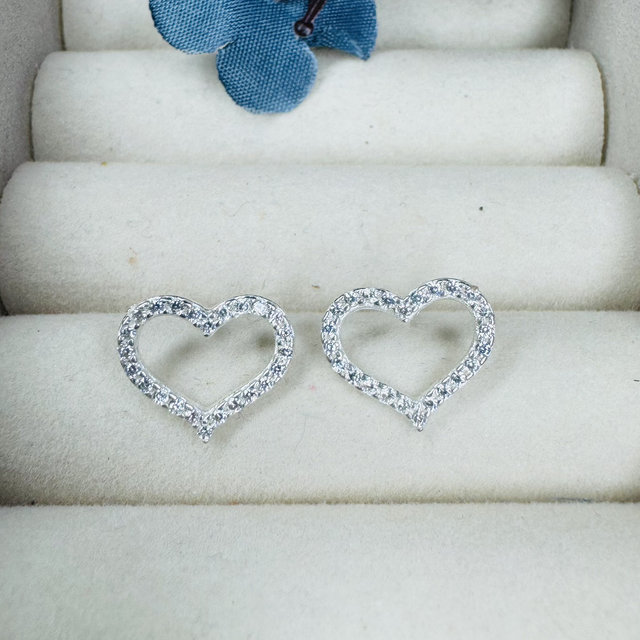 BRINCO CORAÇÃO CRAVEJADO VAZADO 