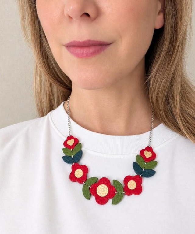Scandi Flower Necklace - Red Mix