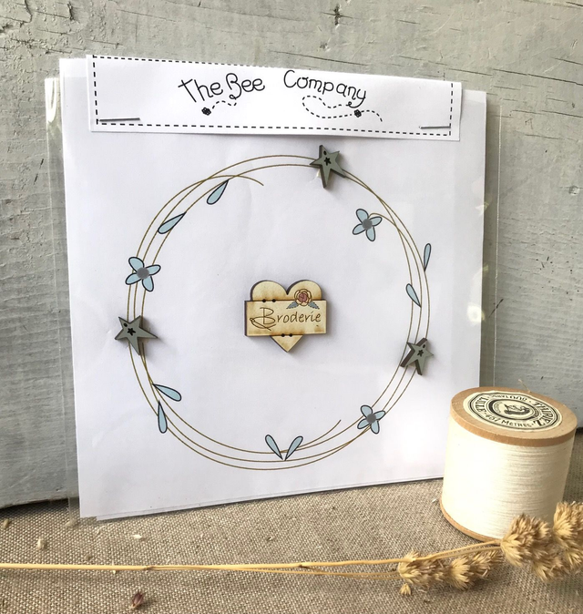 Fiche de broderie et boutons "broderie fleur' ref TBS4