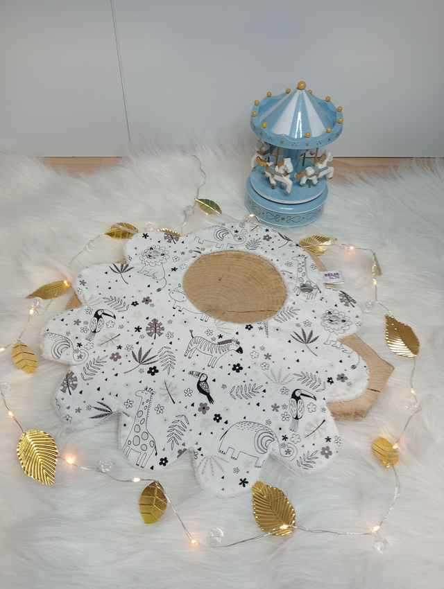 Bavoir boutonné doublé fleur &quot;Animaux de la jungle&quot;