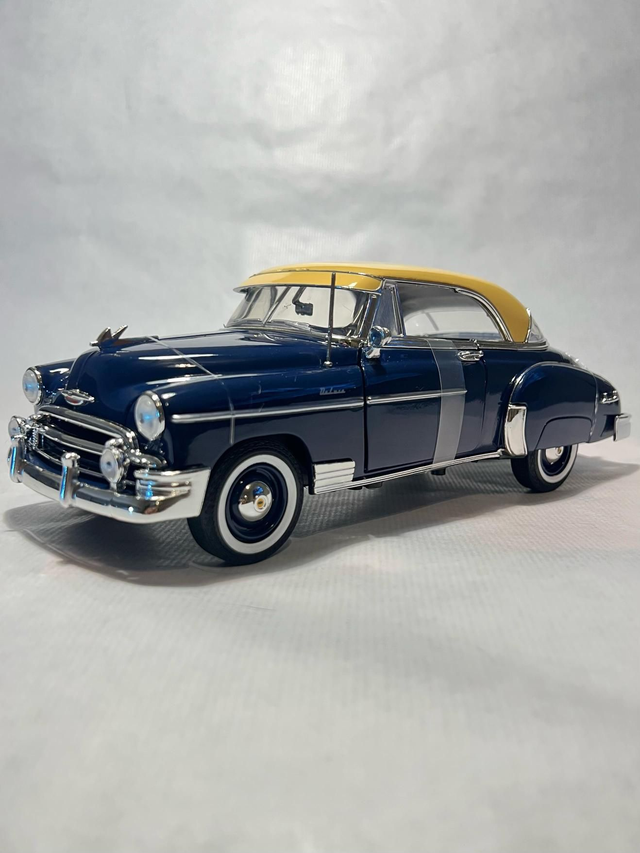 Motormax 1950 Chevy Bel Air - Blue & Yellow (1:18 Scale)