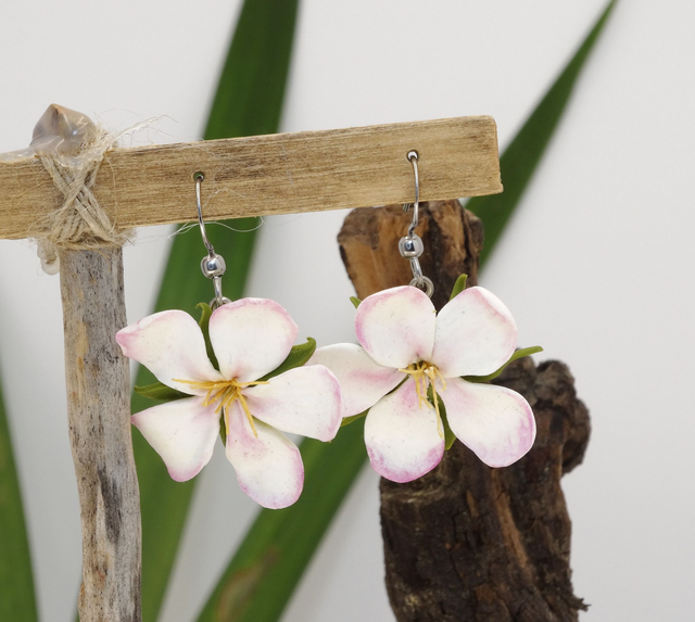 Pendientes de flor de almendro