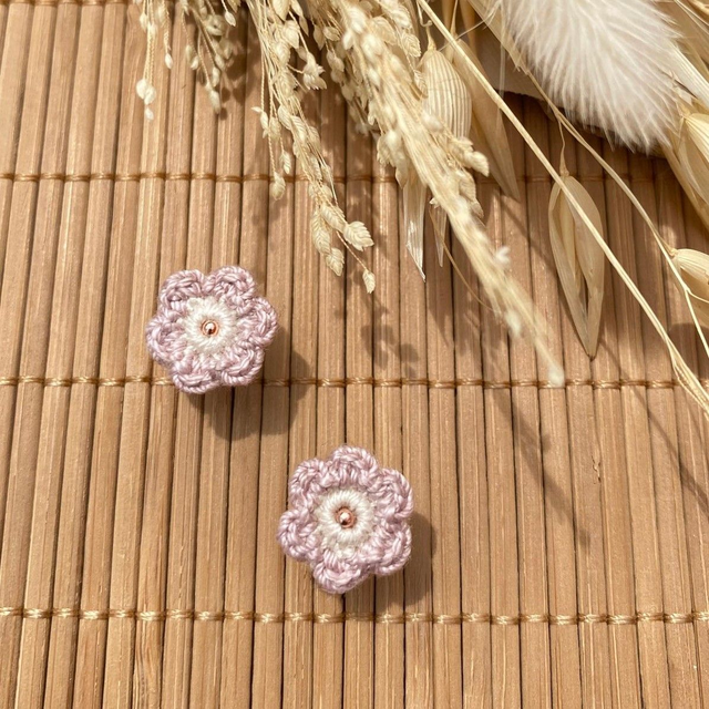 Puces d’oreilles Fleurettes ~ Beige / Lin