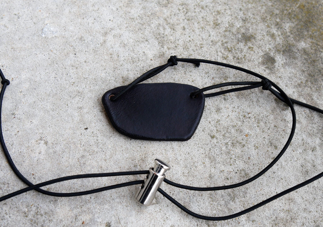 Cache oeil noir gauche